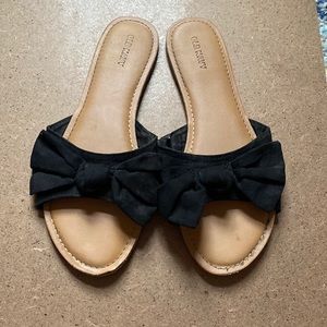 Black bow sandals